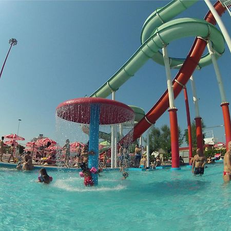 Hotel Marzia Con Piscina Riccione Dış mekan fotoğraf