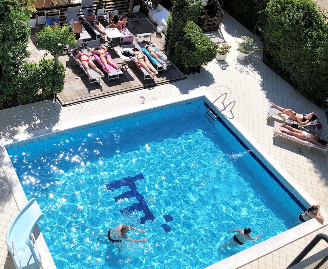 Hotel Marzia Con Piscina Riccione Dış mekan fotoğraf