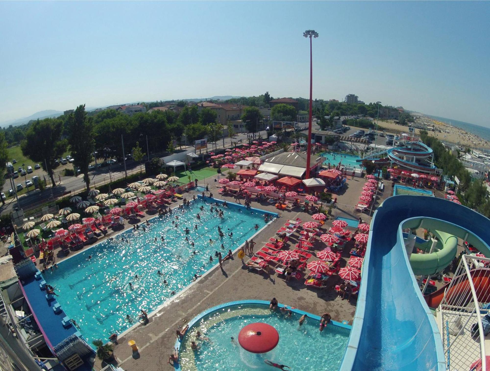 Hotel Marzia Con Piscina Riccione Dış mekan fotoğraf