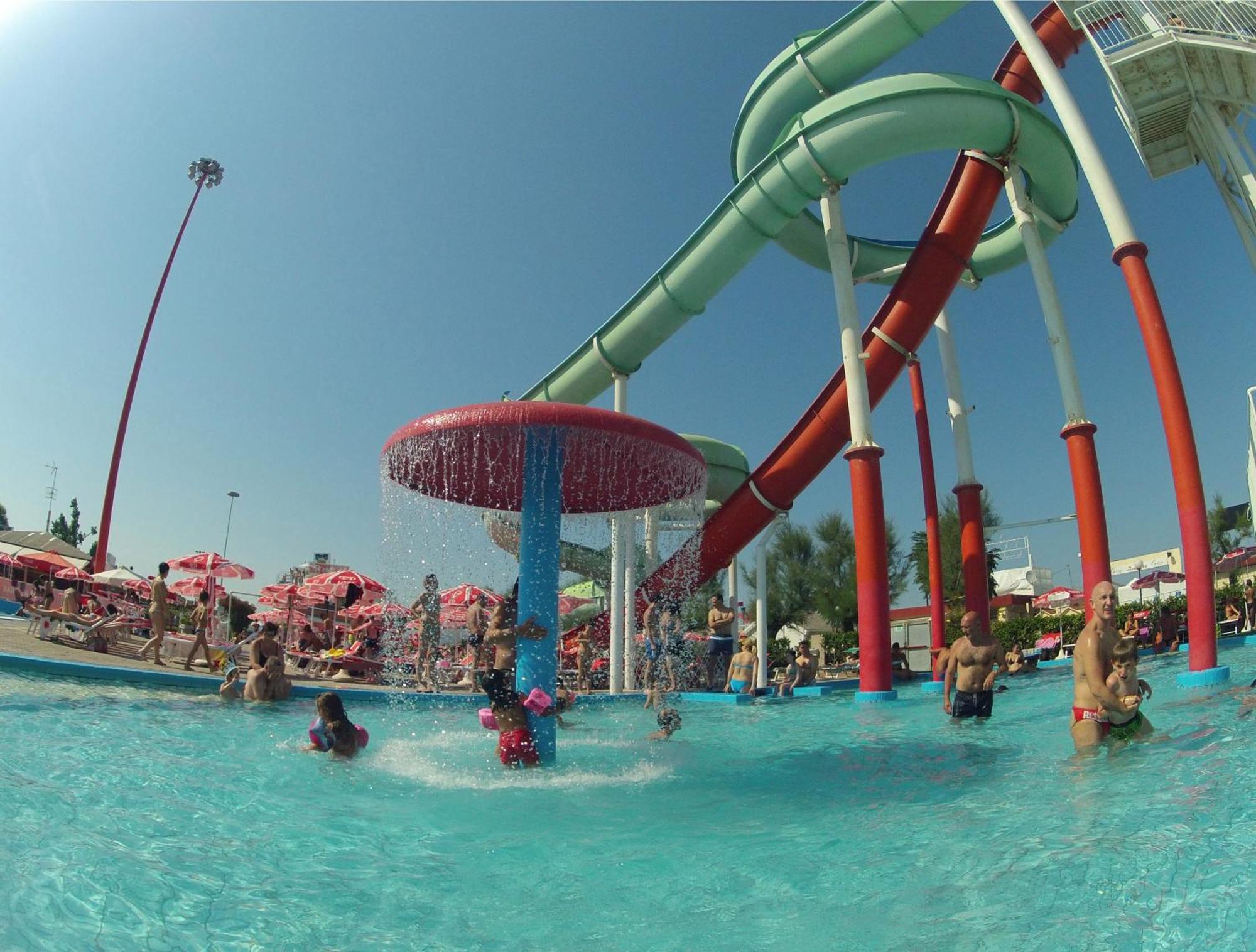 Hotel Marzia Con Piscina Riccione Dış mekan fotoğraf