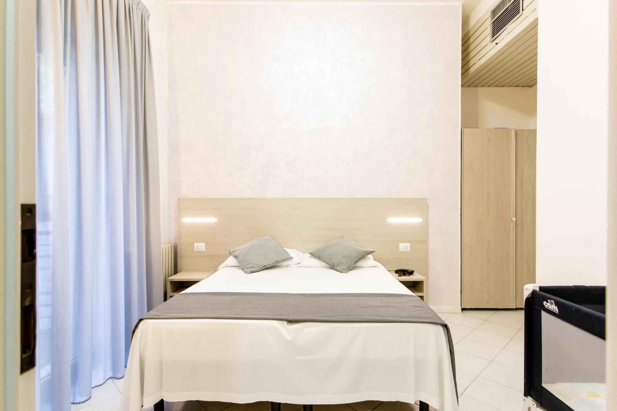 Hotel Marzia Con Piscina Riccione Dış mekan fotoğraf