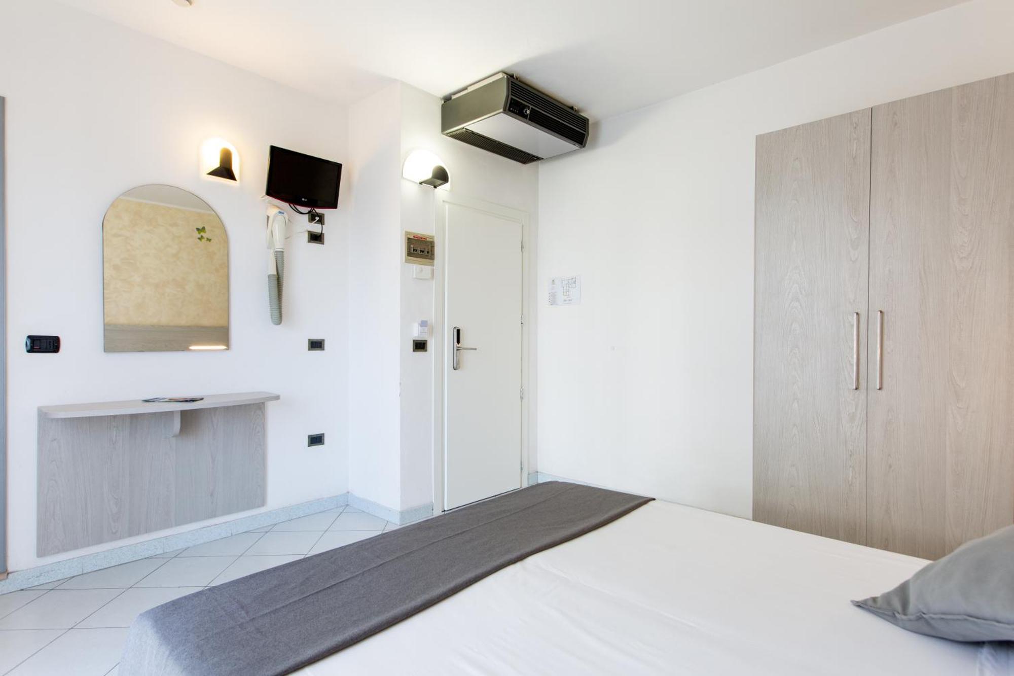 Hotel Marzia Con Piscina Riccione Dış mekan fotoğraf