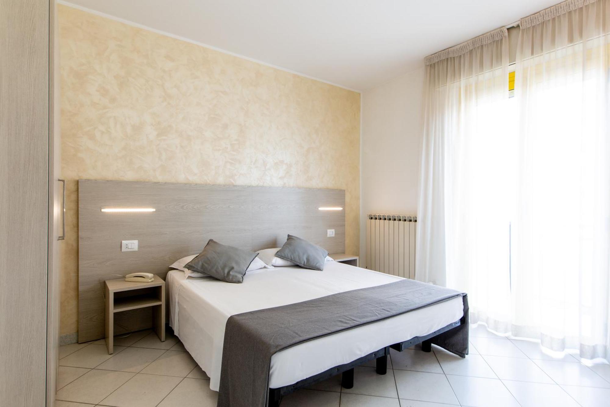 Hotel Marzia Con Piscina Riccione Dış mekan fotoğraf