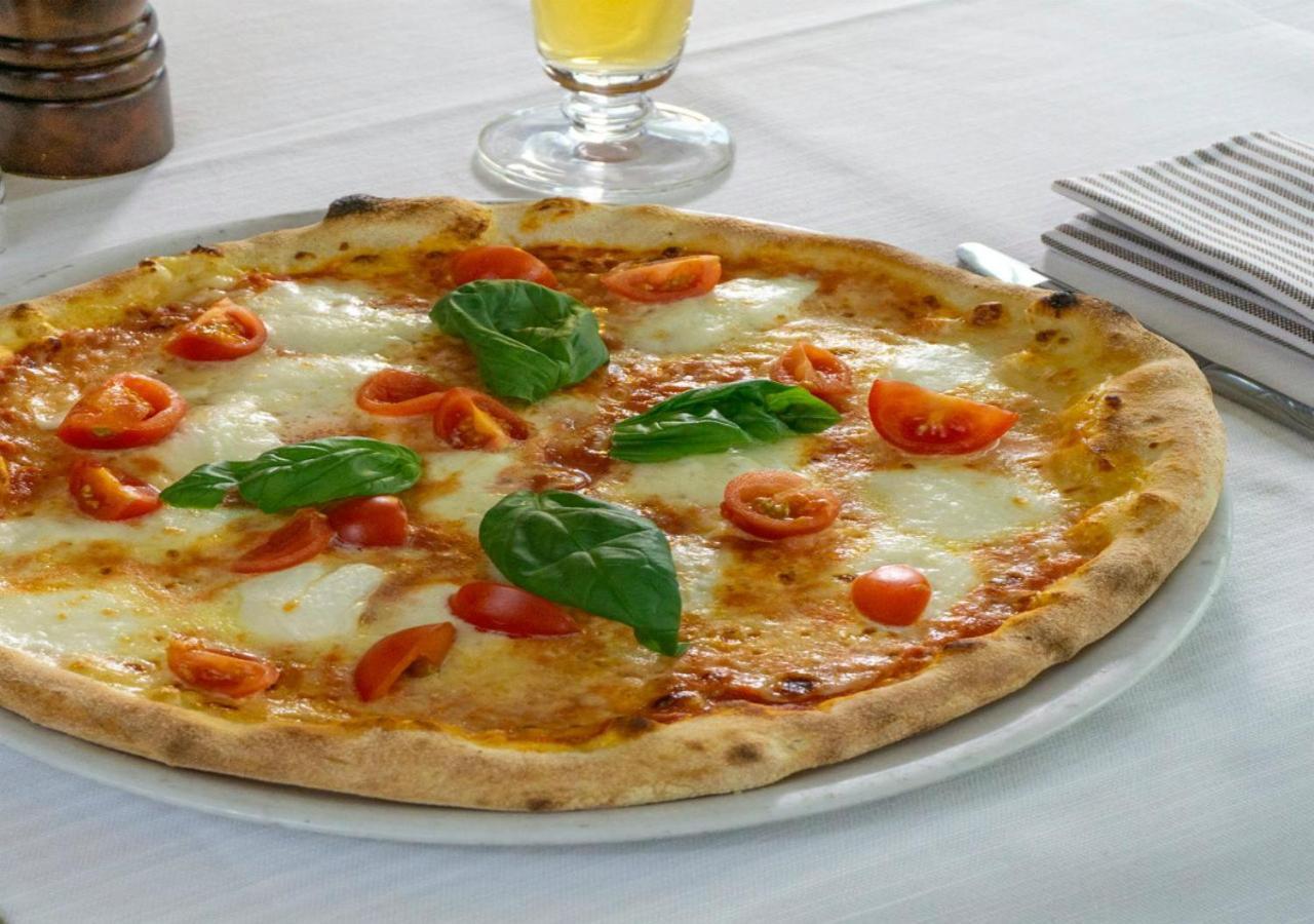 Hotel Marzia Con Piscina Riccione Dış mekan fotoğraf