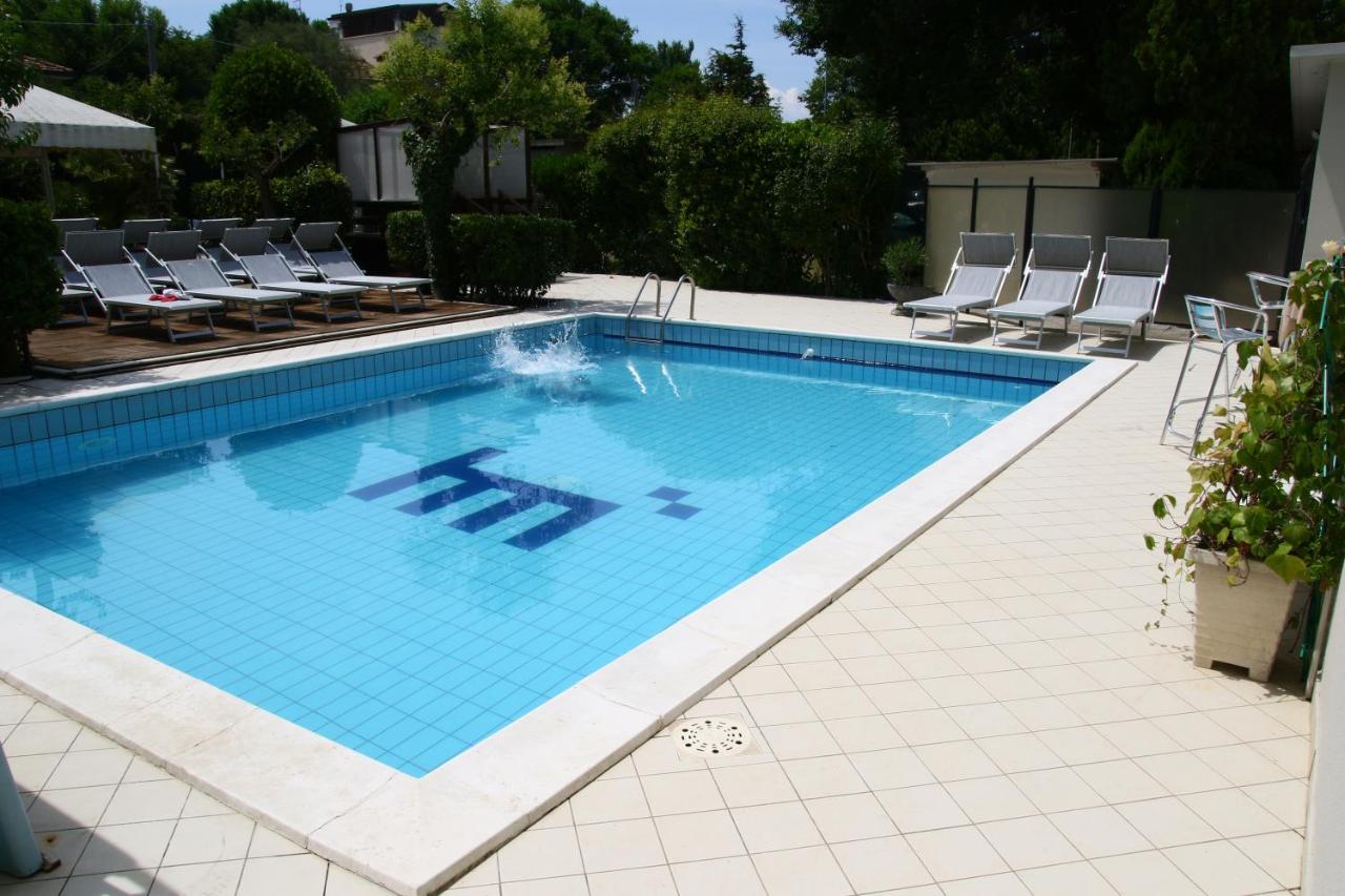 Hotel Marzia Con Piscina Riccione Dış mekan fotoğraf