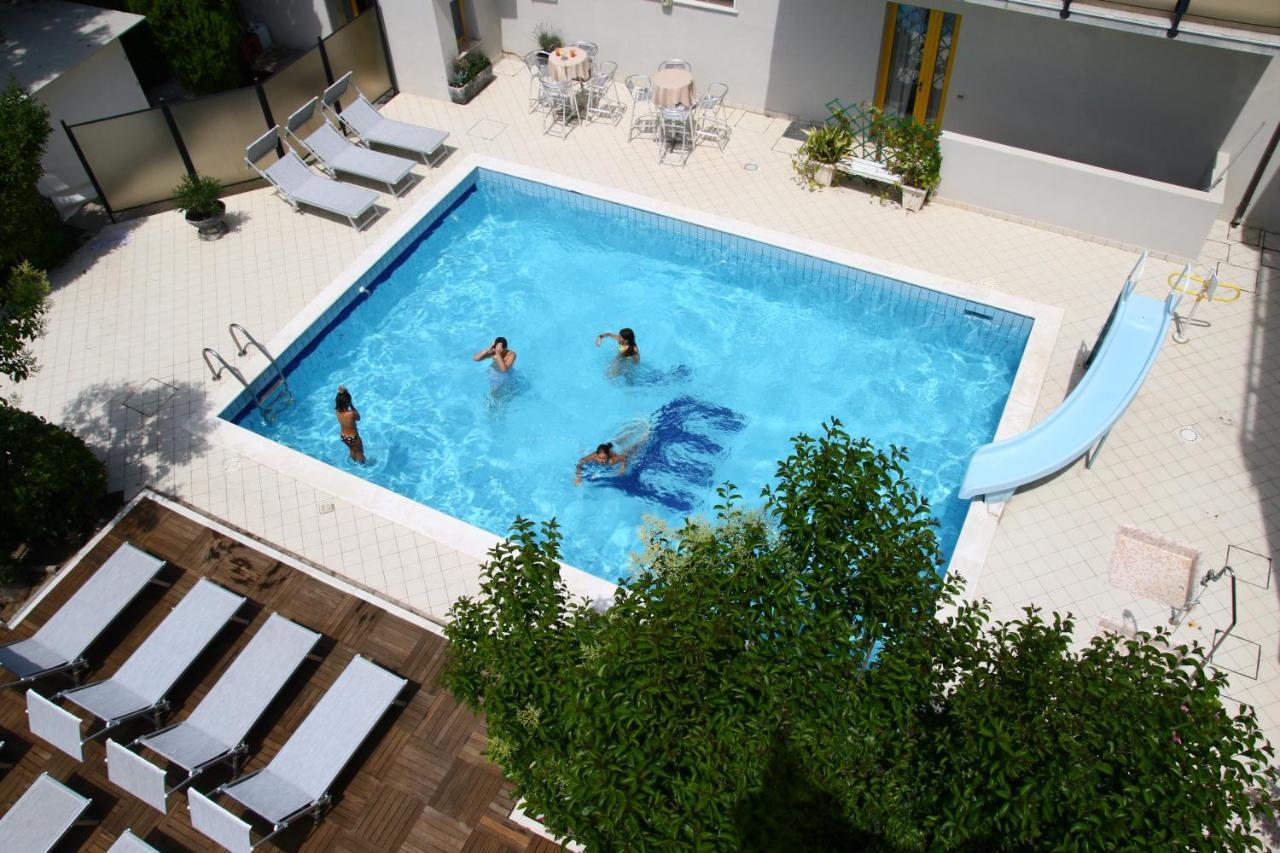 Hotel Marzia Con Piscina Riccione Dış mekan fotoğraf