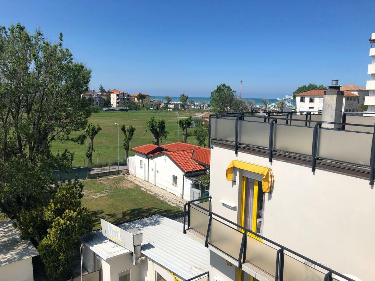 Hotel Marzia Con Piscina Riccione Dış mekan fotoğraf