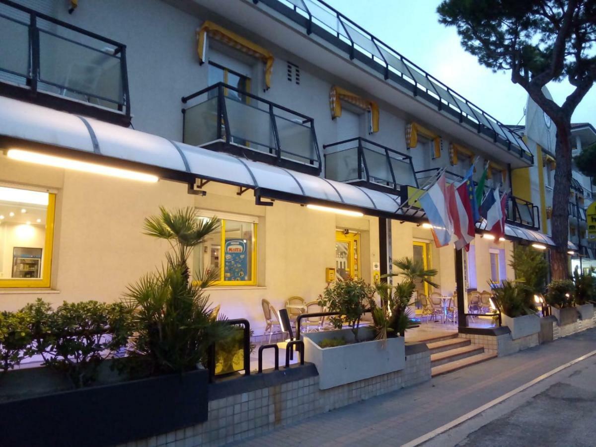 Hotel Marzia Con Piscina Riccione Dış mekan fotoğraf