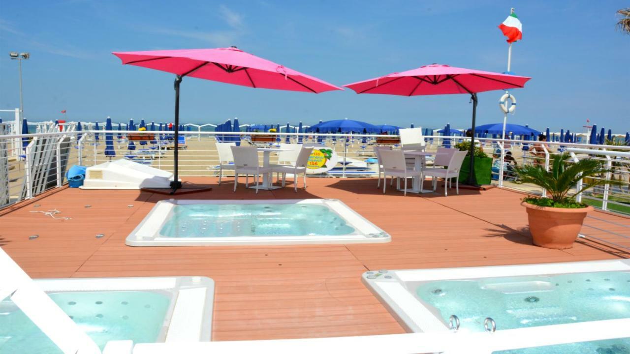 Hotel Marzia Con Piscina Riccione Dış mekan fotoğraf