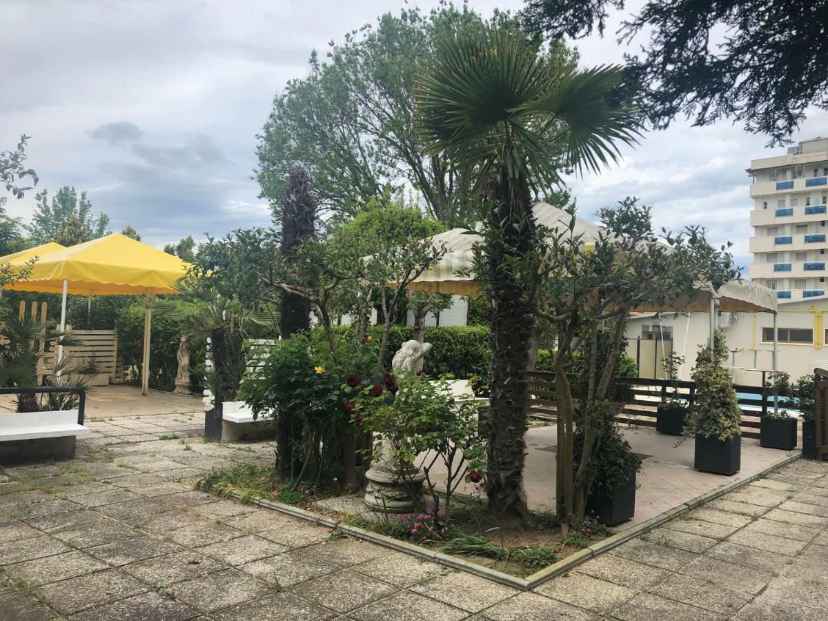 Hotel Marzia Con Piscina Riccione Dış mekan fotoğraf
