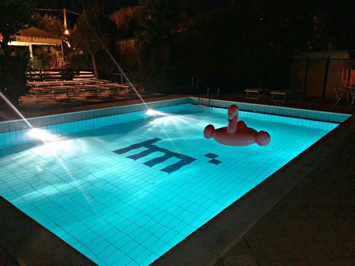 Hotel Marzia Con Piscina Riccione Dış mekan fotoğraf